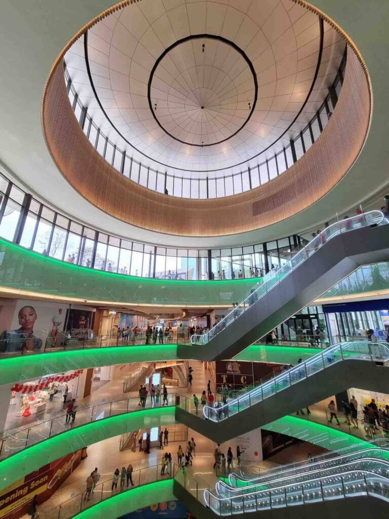 Homestay Dengan Kolam Renang Lantai Kaca Tembus Pandang di Kuala Lumpur ! Lucentia Residence LaLaport Bukit Bintang City Centre (BBCC)