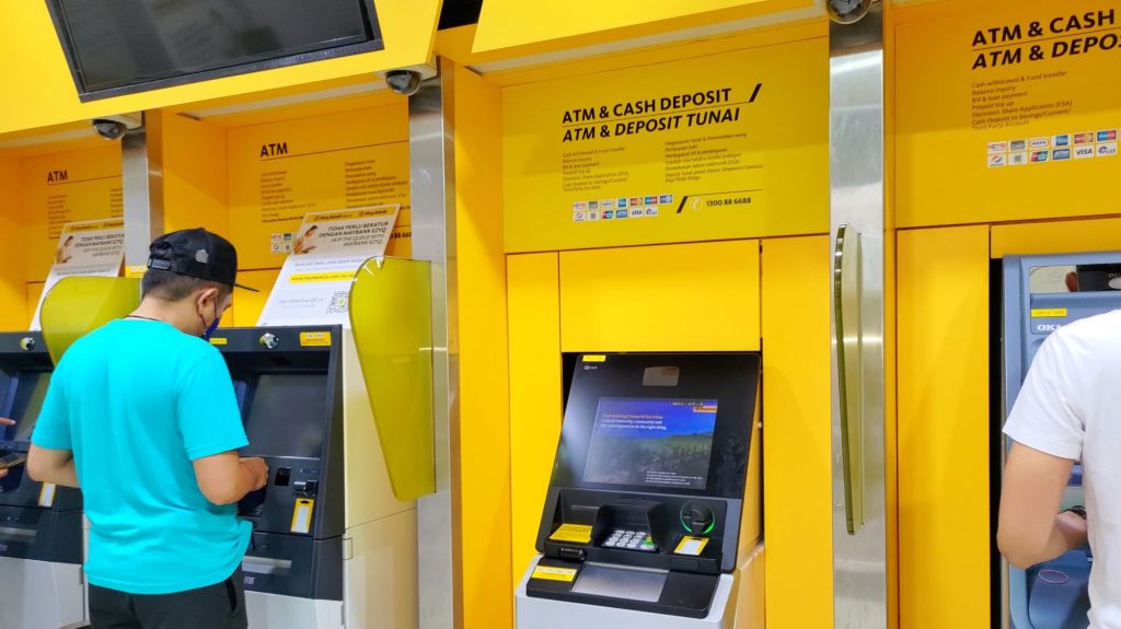 Cara Aktifkan Kad Maybank & Lakukan Pengeluaran Tunai di Mesin ATM Luar Negara