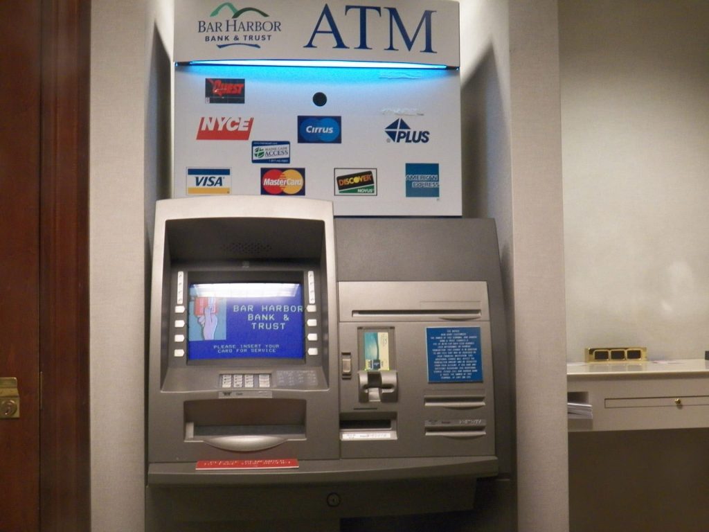 Cara Aktifkan Kad Maybank & Lakukan Pengeluaran Tunai di Mesin ATM Luar Negara